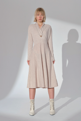 叠门襟收腰羊毛连衣裙