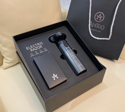 艾优（Apiyoo）新款 可全身水洗干湿双用 旋转三刀头 长续航T7剃须刀 商品图4