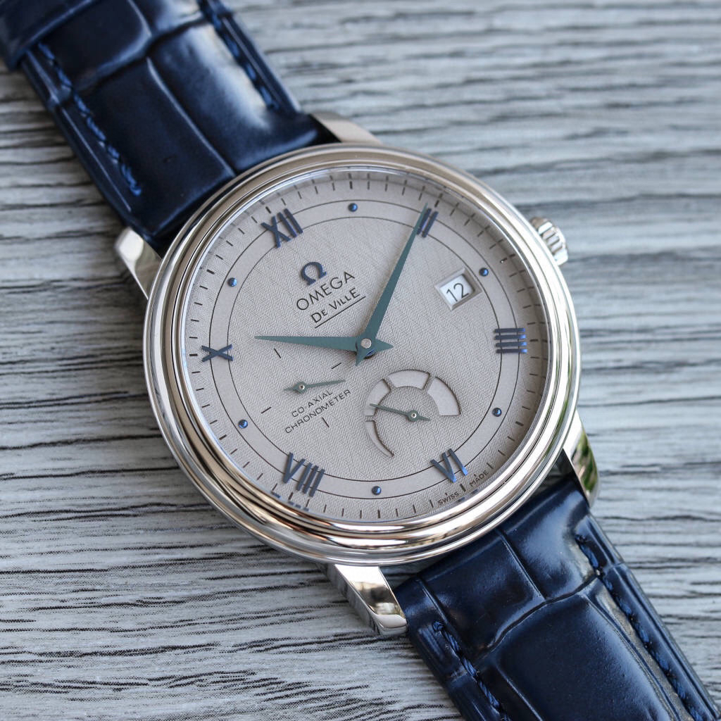 欧米茄碟飞动显系列多功能腕表