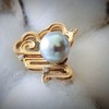 【八千里路云和月】18k金镶嵌真多麻色海水珍珠胸针 商品缩略图1