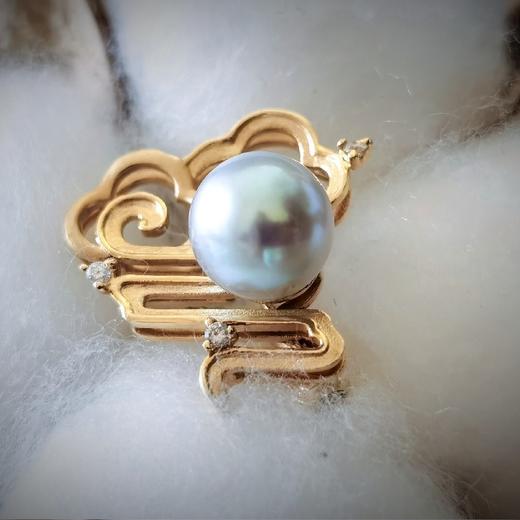 【八千里路云和月】18k金镶嵌真多麻色海水珍珠胸针 商品图1