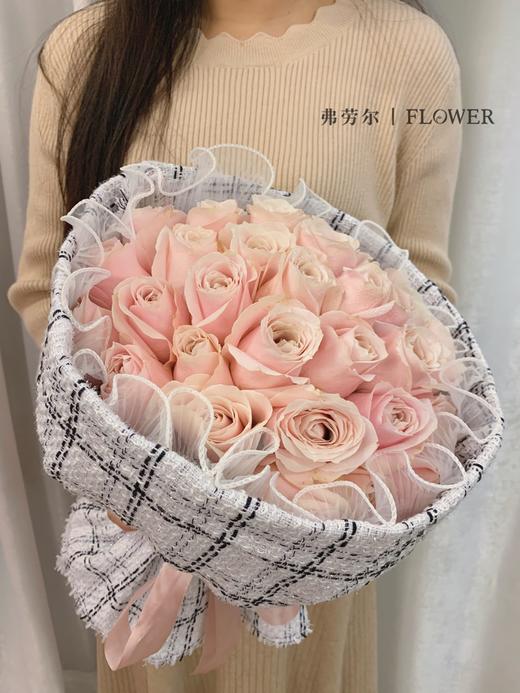 33支粉雪山玫瑰花束 商品图0