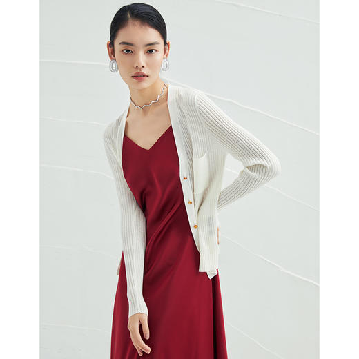 EITIE爱特爱秋冬季新款修身V领纯色长袖针织衫开衫女C2101820针织衫 商品图2