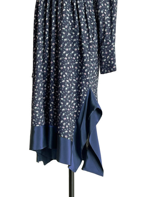 TYNVIE 拼接裙摆V领复古款长袖连衣裙-蓝碎花 商品图6
