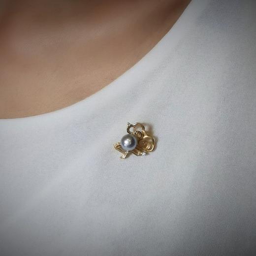 【八千里路云和月】18k金镶嵌真多麻色海水珍珠胸针 商品图8