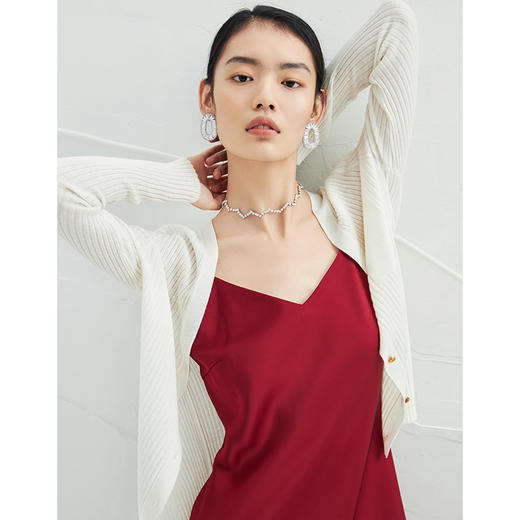 EITIE爱特爱秋冬季新款修身V领纯色长袖针织衫开衫女C2101820针织衫 商品图3