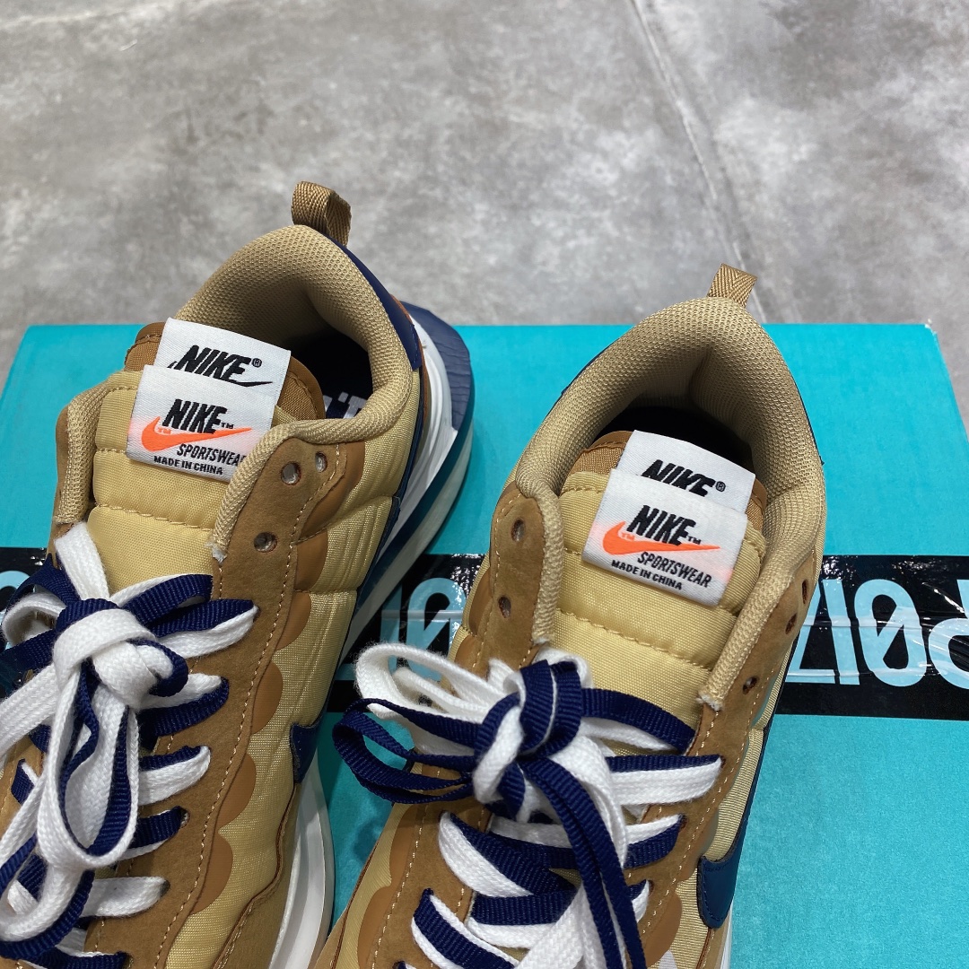 点此购买 耐克sacai x nike男女运动鞋 wei 208914