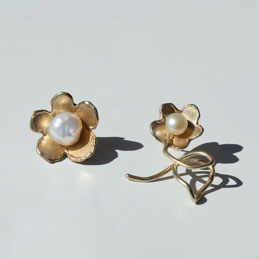 北京仓｜ANITA BERISHA-Pearl-花朵 珍珠 耳环（不对称）［美国设计师］ 商品图0