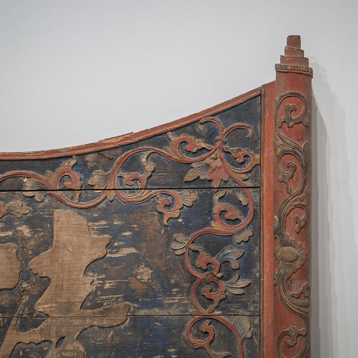 清 木雕彩绘缠枝纹书卷式“清操堂”挂匾 商品图3