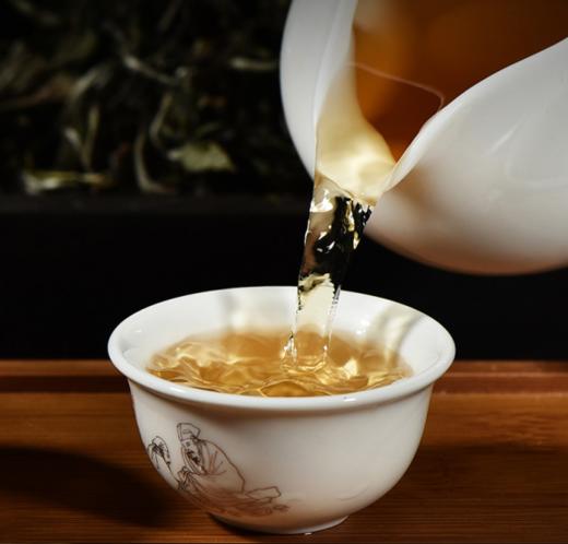 金银十八驮 木掌白茶 贡眉 明前白茶 357克/饼/盒 商品图3