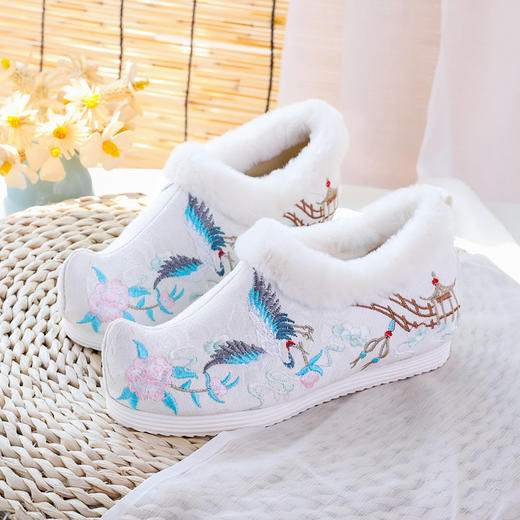 古风汉服鞋子女冬季加绒加厚内增高翘头汉鞋女学生保暖绣花鞋棉鞋 商品图6