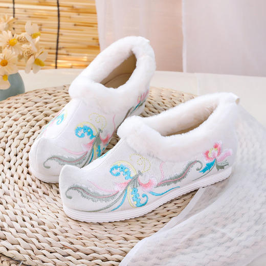 古风汉服鞋子女冬季加绒加厚内增高翘头汉鞋女学生保暖绣花鞋棉鞋 商品图3