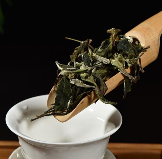 金银十八驮 木掌白茶 贡眉 明前白茶 357克/饼/盒 商品图1