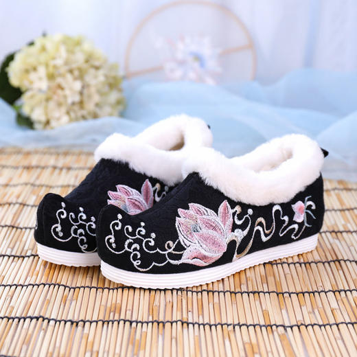 古风汉服鞋子女冬季加绒加厚内增高翘头汉鞋女学生保暖绣花鞋棉鞋 商品图4