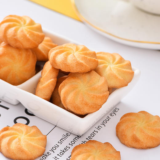 卡贺家KOHOJO奶油味の小曲奇 358g/箱 精选小麦粉，清新奶香，口感丰富浓郁，食而不腻 商品图1