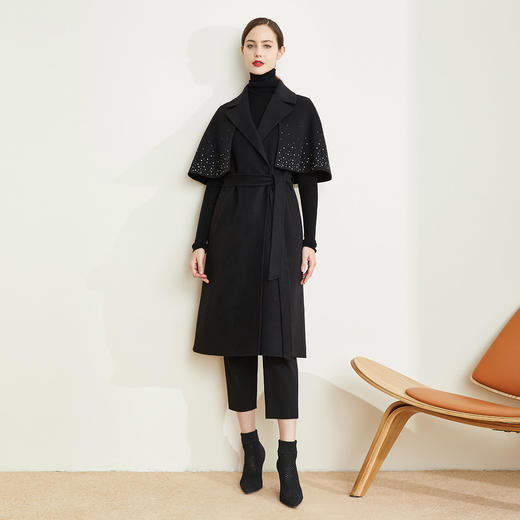LD906斯尔丽[专柜同款]瑟俪2021秋冬新时尚优雅烫钻披肩式腰带中长大衣 商品图2