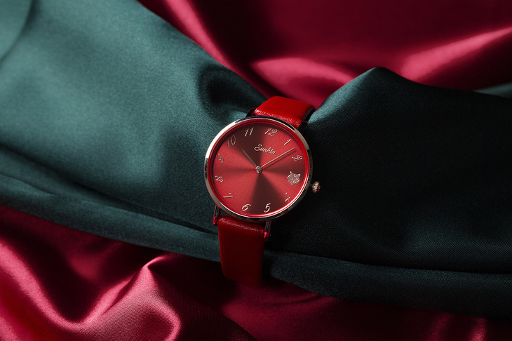 买赠手镯和项链「虎年限定手表」sunkta桑达2022年国潮鸿运石英女表