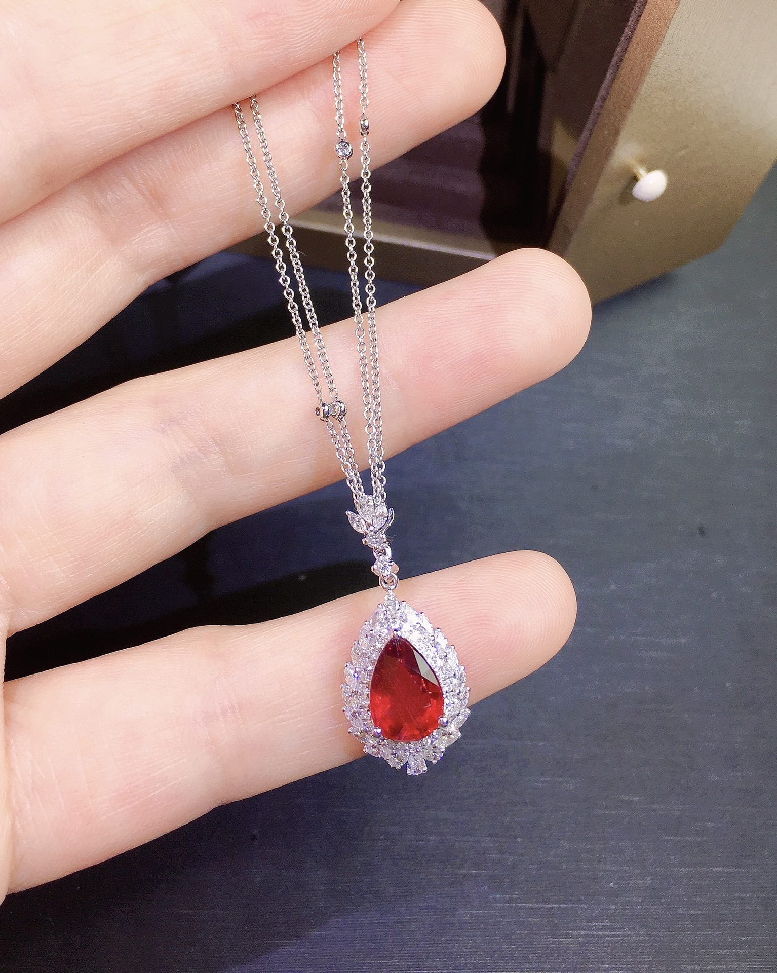 01克拉 5.47g天然无烧鸽血红宝石项链