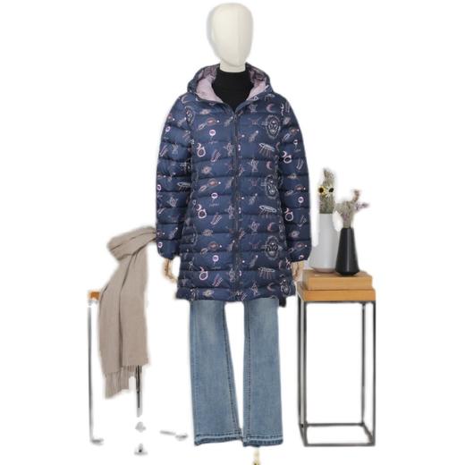 FOCALS福柯斯女装冬季新款印花休闲连帽中长款羽绒服FYBDD873BP 商品图4