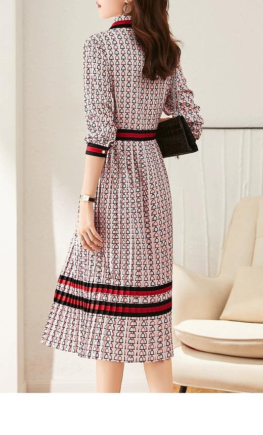 女A字接色百折连衣裙 商品图4