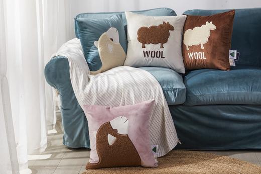 澳洲羊毛暖绒抱枕 商品图0