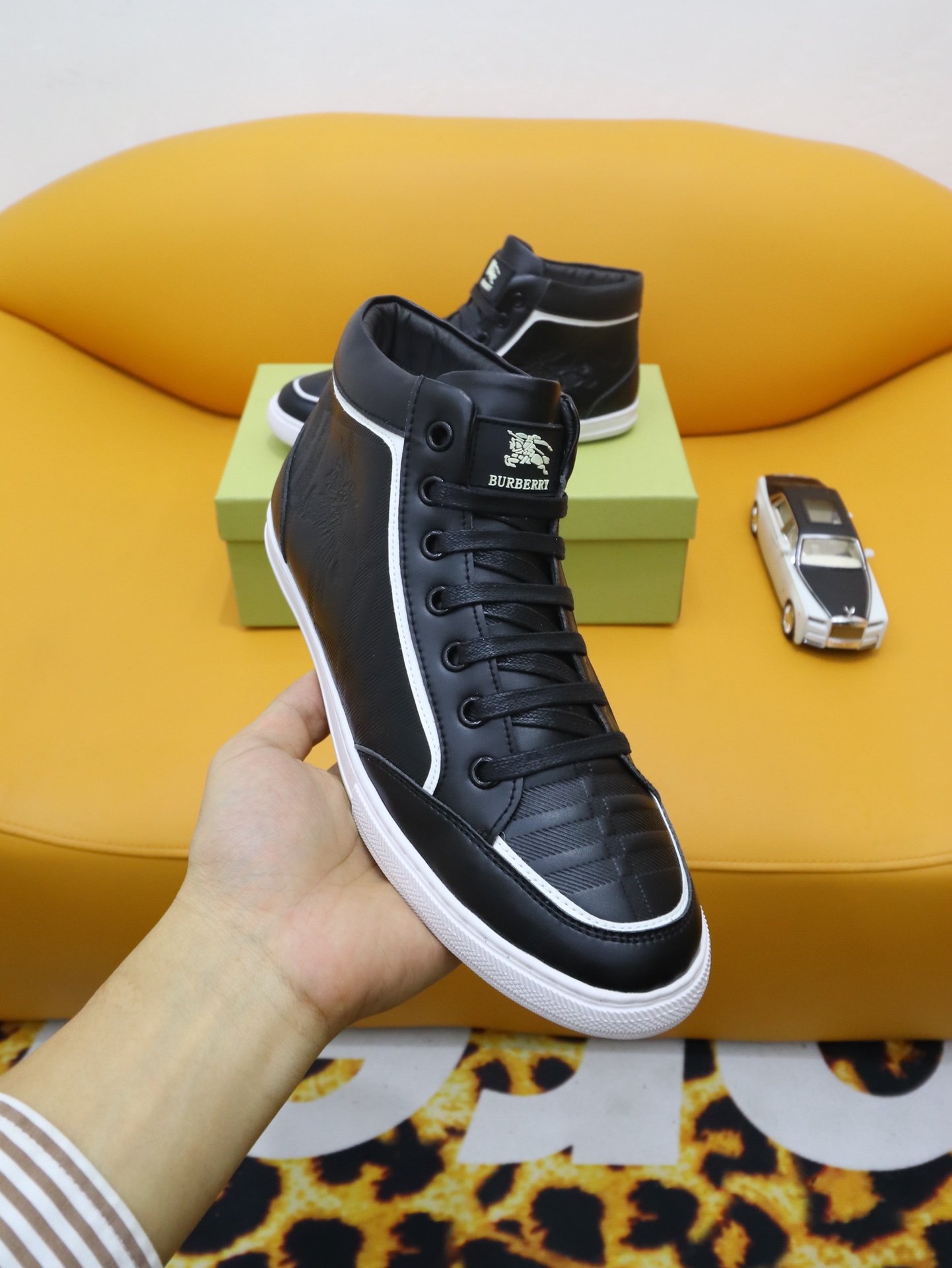 巴宝莉 burberry 经典休闲鞋2021年新款休闲高帮男鞋