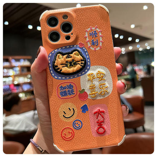 刺绣万事勝意老虎苹果13手壳iPhone11/12全包X/XR情侣 商品图4