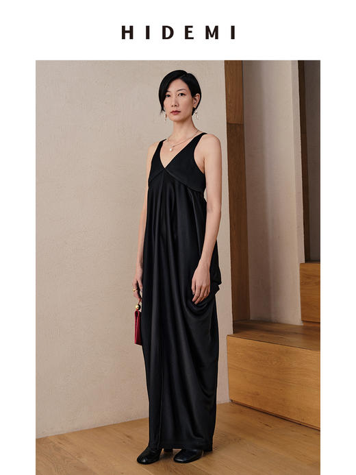 HIDEMI 黑色醋酸V领垂坠流线感轻礼服连衣长裙 商品图4