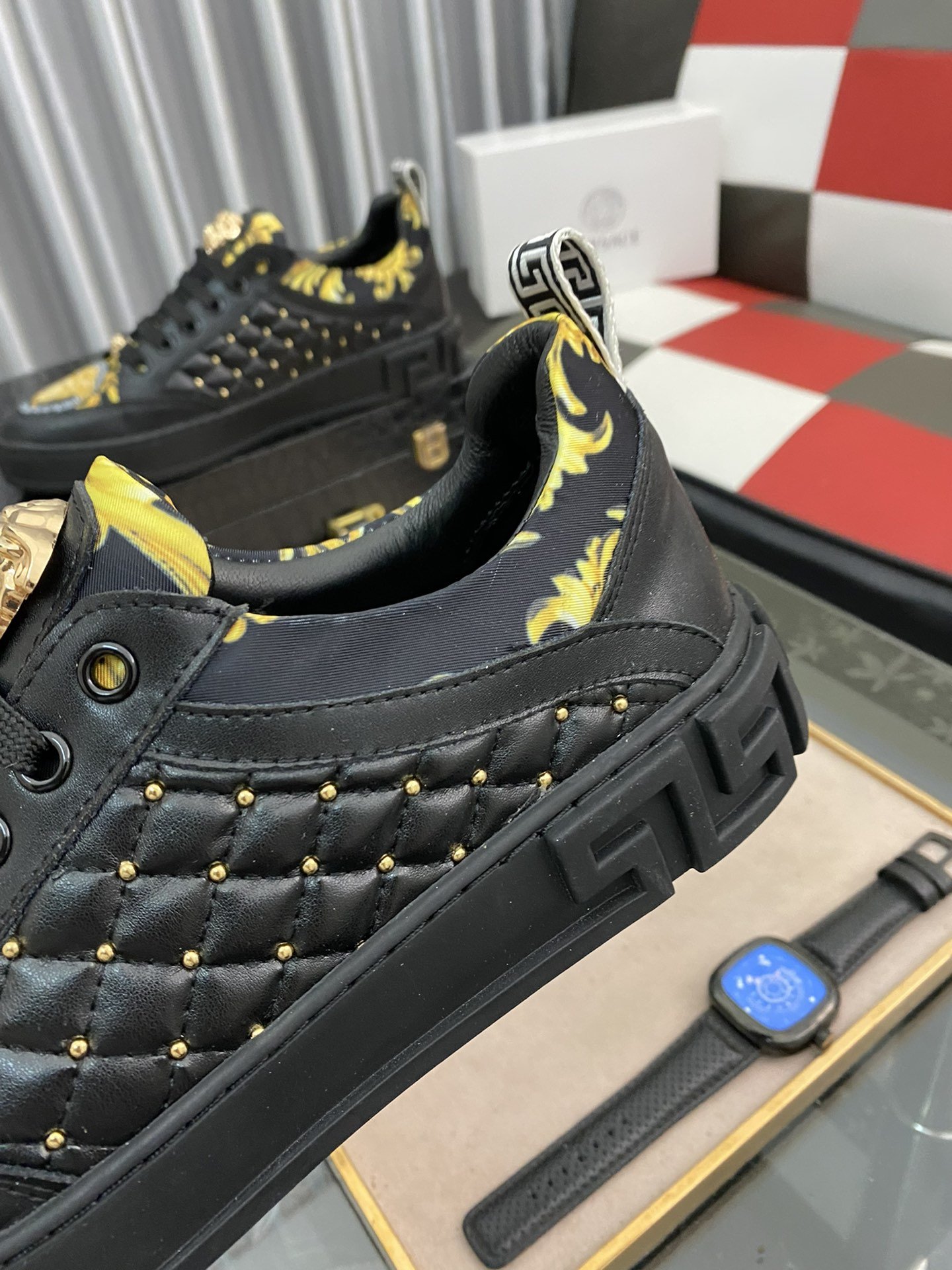 范思哲 versace 休闲时尚男鞋跑步鞋 爆款 版型简洁大气 潮男专属.