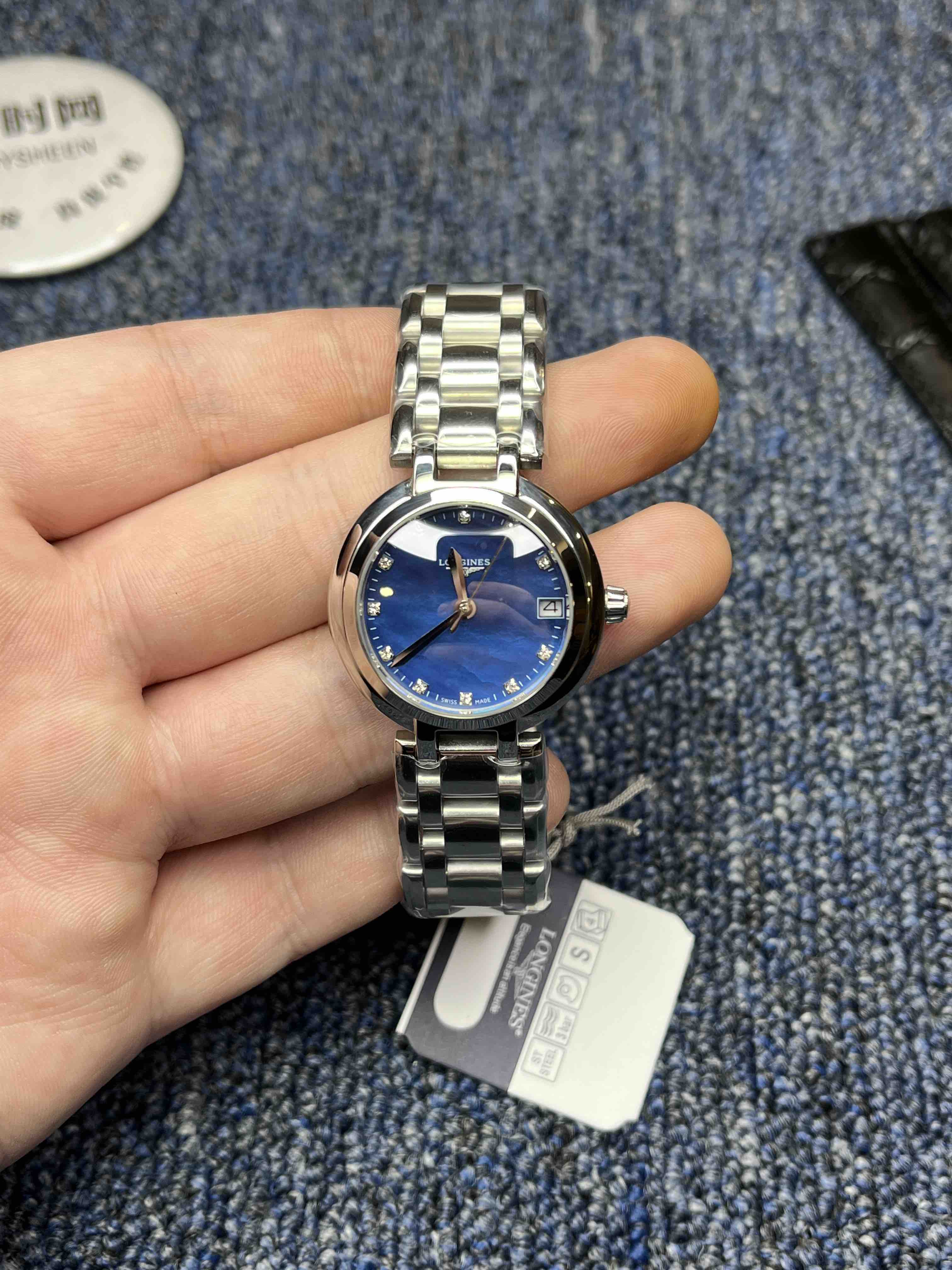 浪琴心月系列 女士腕表 采用原装瑞士石英机芯 走时精准