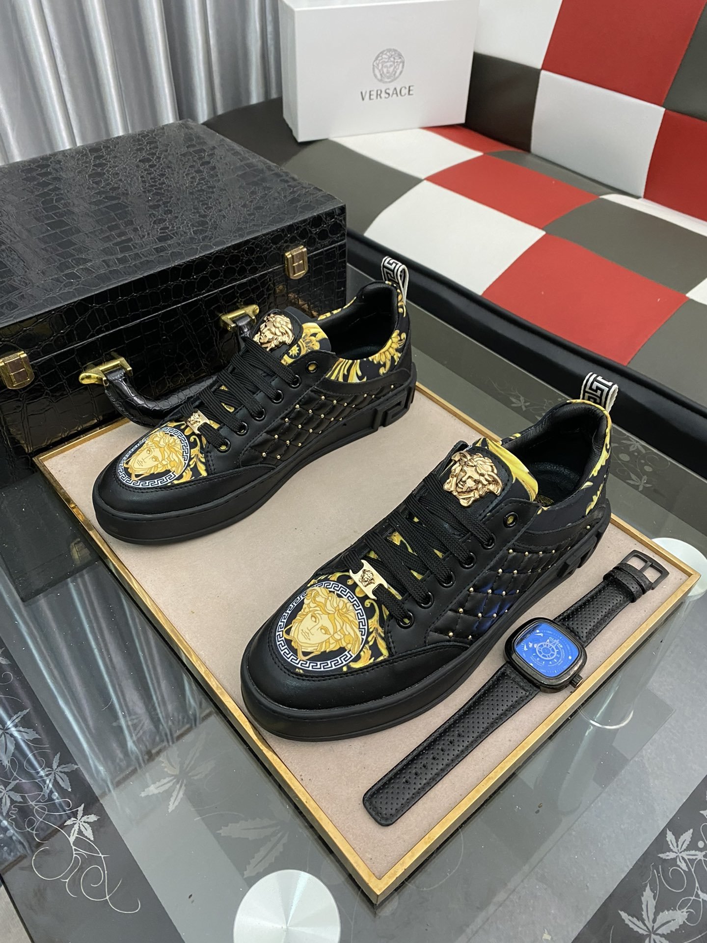 范思哲 versace 休闲时尚男鞋跑步鞋 爆款 版型简洁大气 潮男专属.