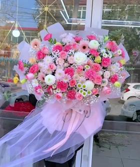 心甘情愿     20支康乃馨，20支粉玫瑰，10支粉色弗兰花，小雏菊半扎  桔梗半扎  满天星半扎 乒乓菊5个（4010）