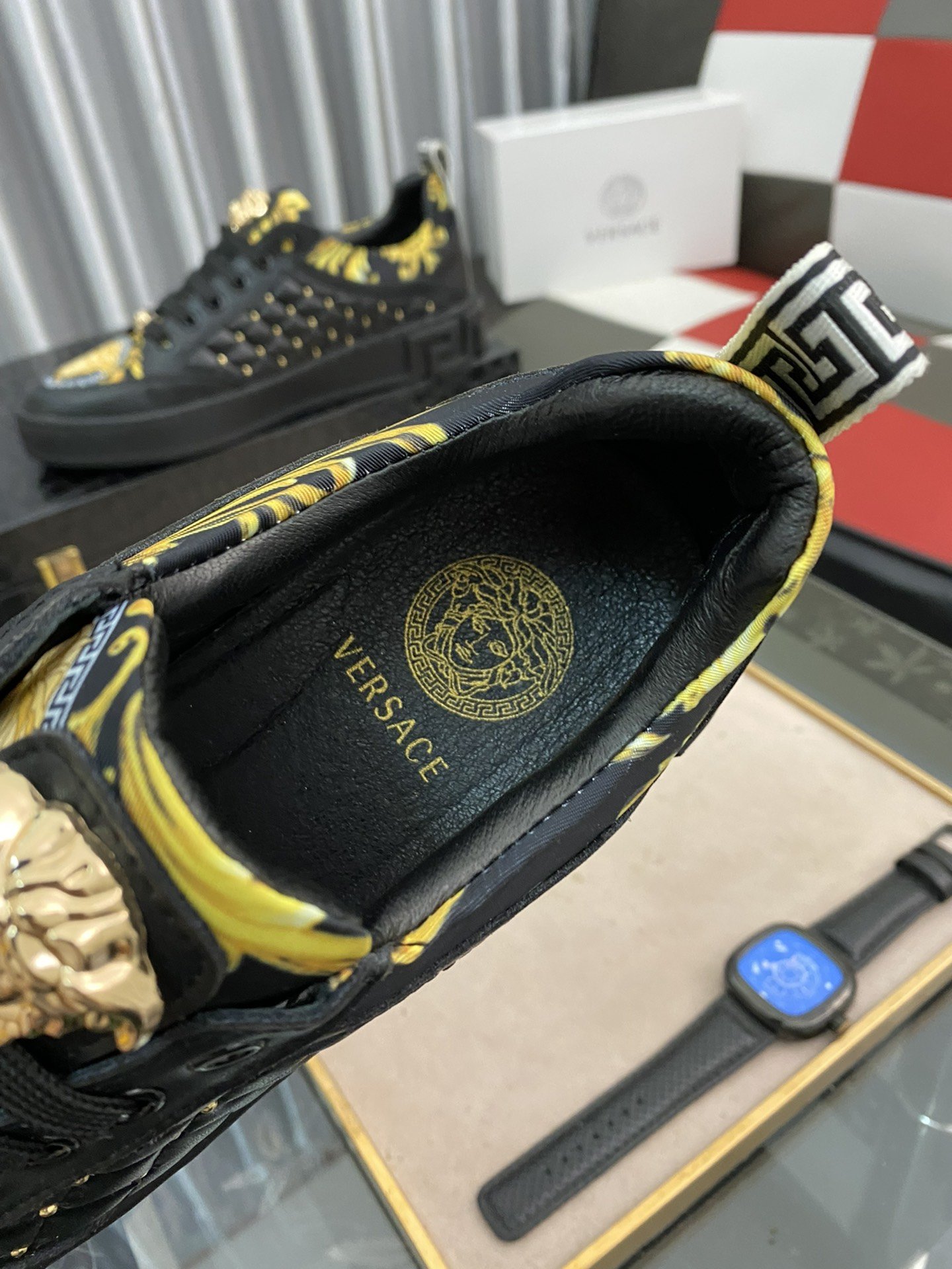 范思哲 versace 休闲时尚男鞋跑步鞋 爆款 版型简洁大气 潮男专属.