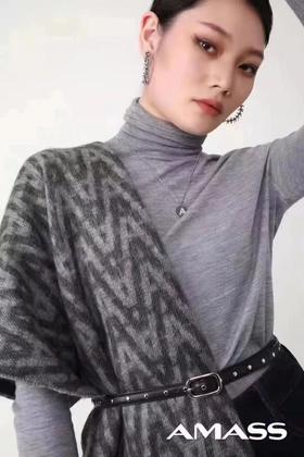 3楼阿玛施AMASS灰色羊绒围巾