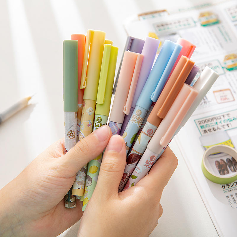 三年二班麻球拔帽中性笔0.5黑直液水笔