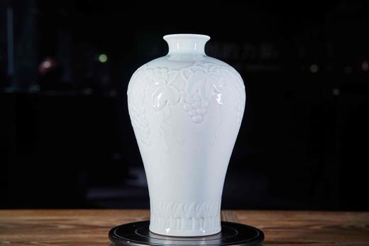 影青釉葡萄纹梅瓶 商品图0