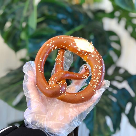 碱水德国结（德国人的零食 无油无糖无奶无蛋）我们也可以试试就着啤酒吃碱水包的感觉 商品图1