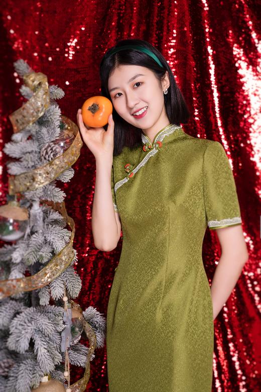 荷言HEYEN 春草碧 传统版型设计+织金真丝面料+撞色柿子盘扣+时尚英文字母弧边 商品图2