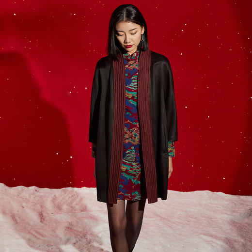 TANGY Collection/天意精品秋冬新品线迹刺绣莨绸撞色拼接直筒外套 商品图1