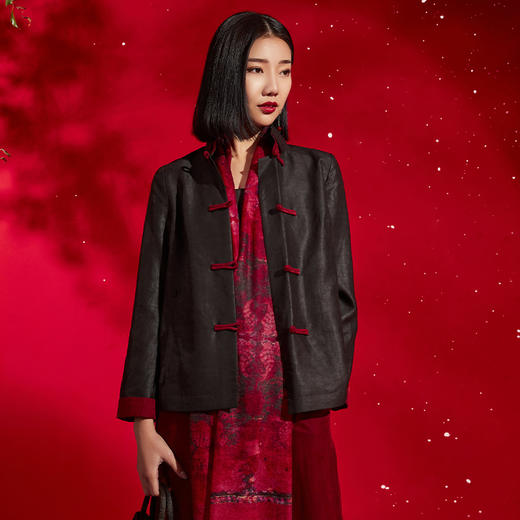 TANGY Collection/天意精品秋冬新品绵羊毛国风立领盘扣撞色立领中式莨绸外套 商品图2