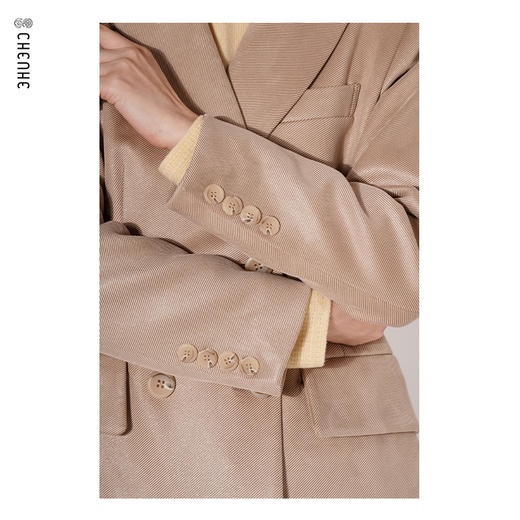 臣禾经典双排扣斜纹立体西装版大衣K214011577 商品图3