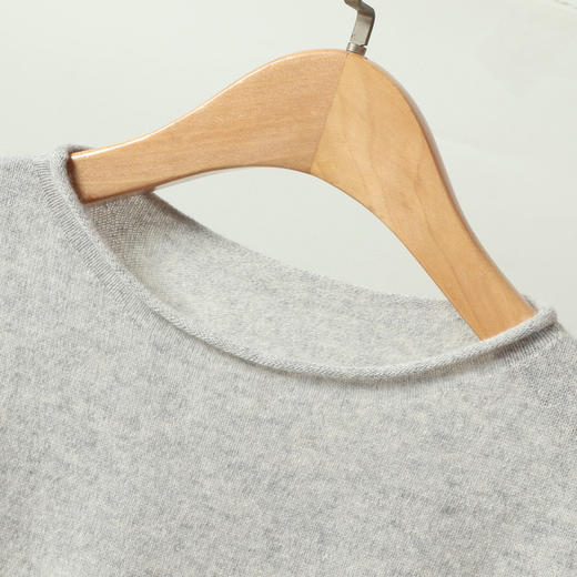 藏肉显瘦| 慵懒舒适小船领长短片纯色羊绒上衣 商品图1