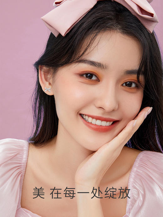 周大生蝴蝶结纯银耳钉 商品图0