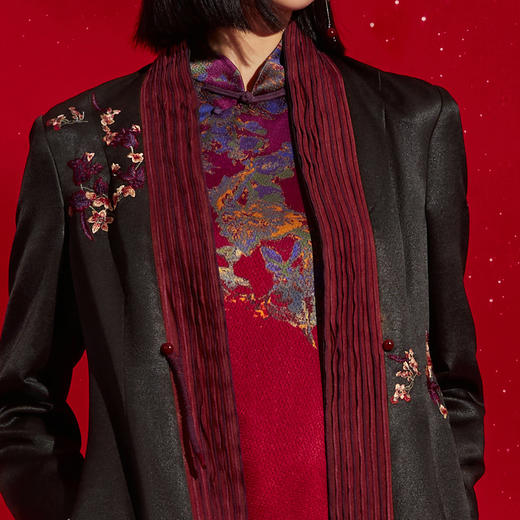 TANGY Collection/天意精品秋冬新品线迹刺绣撞色拼接国风刺绣莨绸长外套 商品图3