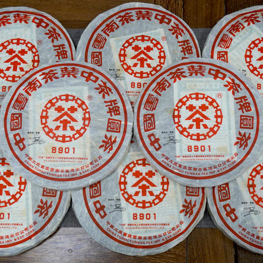 【爆烟香高烟香经典大品牌老生茶】2006年中茶8901红印铁饼 非常好撬 一片380克 高烟香经典普洱茶老生茶 干仓真品大品牌出品  很推荐大家喜欢高烟香回甘好的朋友品鉴 商品图3