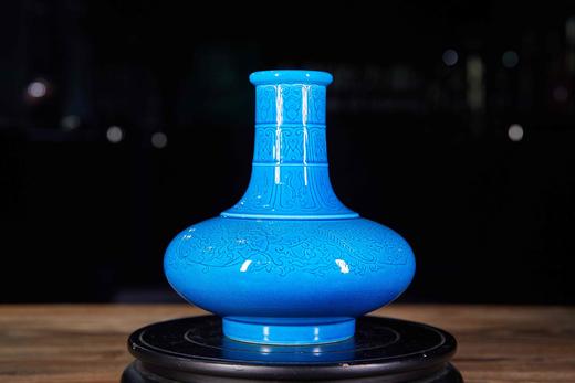 珐翠釉刻花荸荠瓶 商品图0