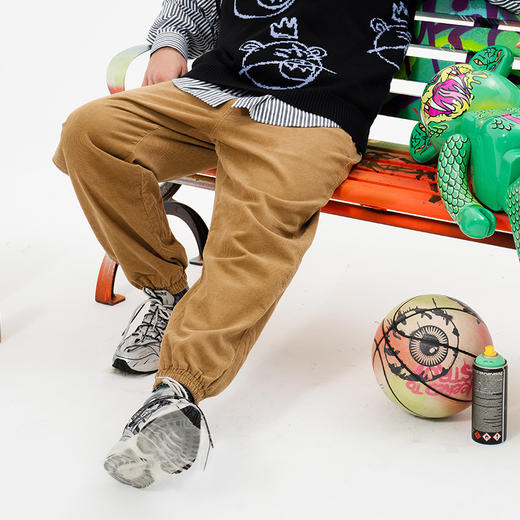 MISHKA2022春夏新品 KA爷涂鸦熊灯芯绒直筒收脚休闲裤M21100804M83 商品图3