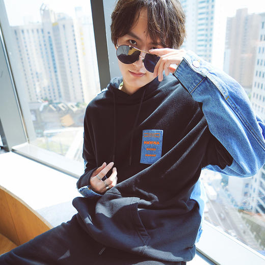 MISHKA2022春夏新品 拼接布设计套头连帽卫衣M21100462M 商品图2