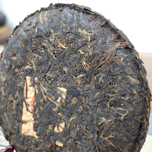 【爆烟香高烟香经典大品牌老生茶】2006年中茶8901红印铁饼 非常好撬 一片380克 高烟香经典普洱茶老生茶 干仓真品大品牌出品  很推荐大家喜欢高烟香回甘好的朋友品鉴 商品图8