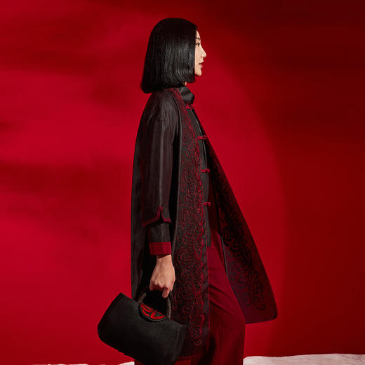 TANGY Collection/天意精品秋冬新品国潮刺绣莨绸拼撞长外套 商品图2